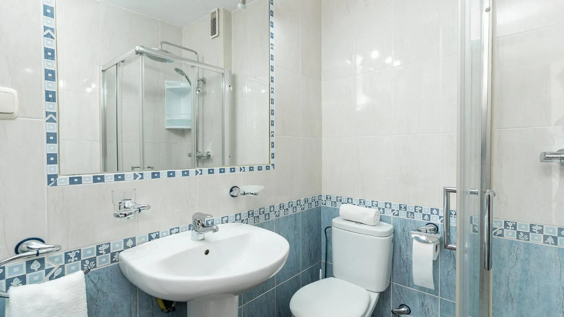 Nac8 - Bonito Apartamento Con Vistas Al Mar 2 Dormitorios, Wifi, 3 Piscinas, Playa A 250 Metros Бенальмадена Апартаменты